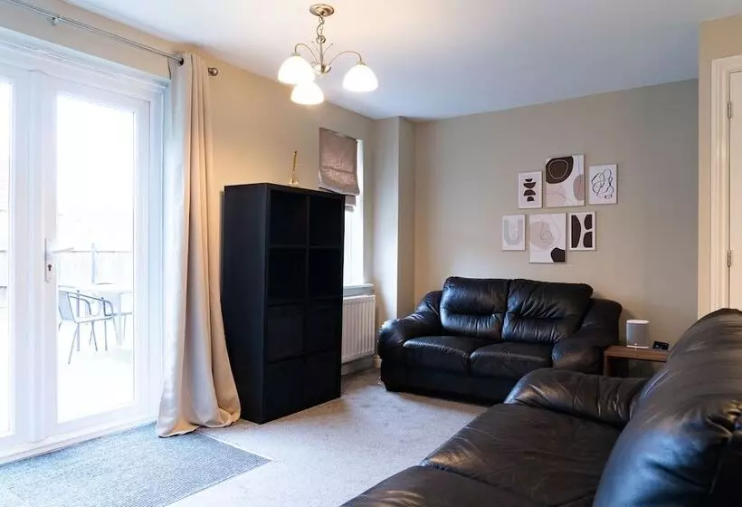 Residenssi Lovely 4 Bed House In Huntingdon