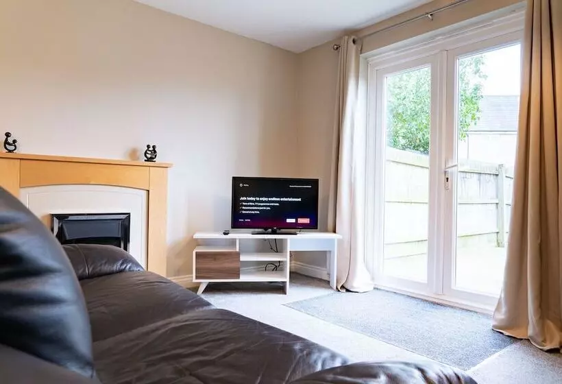 Residenssi Lovely 4 Bed House In Huntingdon