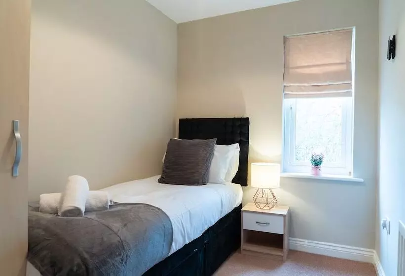 Residenssi Lovely 4 Bed House In Huntingdon