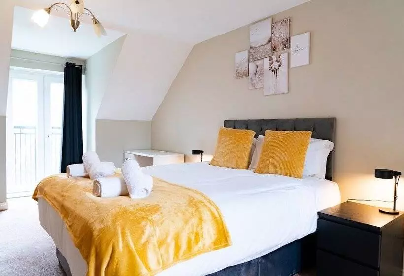 Residenssi Lovely 4 Bed House In Huntingdon