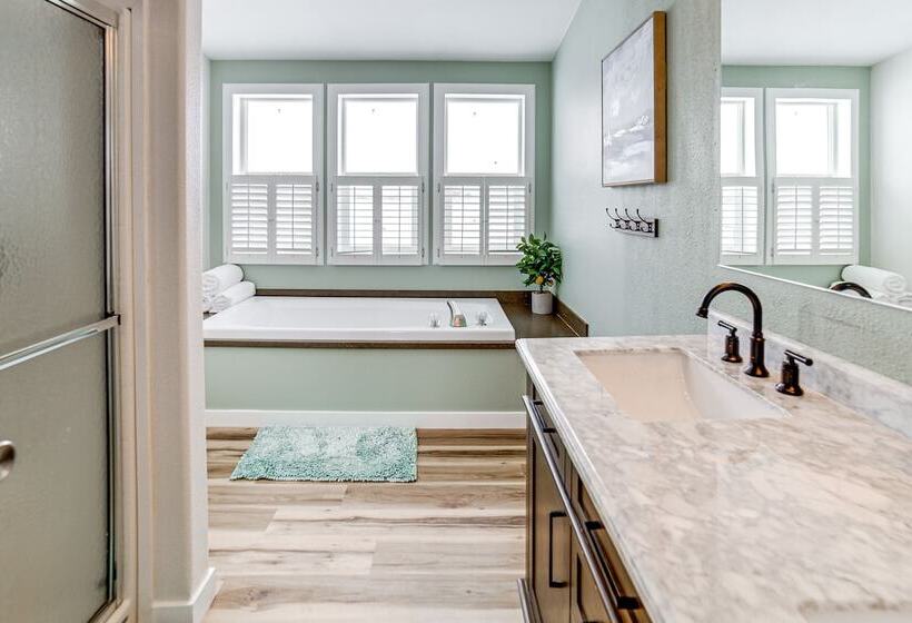 St Anthony Home W/ Horse Barn On 33 Acres!