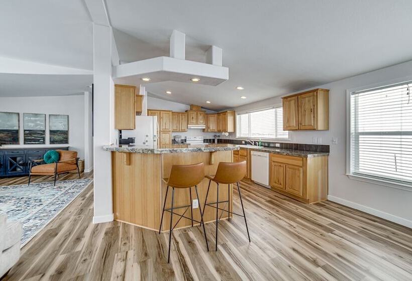 St Anthony Home W/ Horse Barn On 33 Acres!