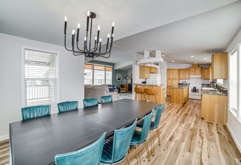 St Anthony Home W/ Horse Barn On 33 Acres!