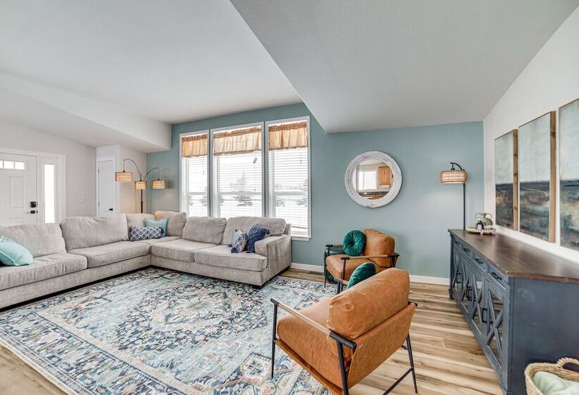 St Anthony Home W/ Horse Barn On 33 Acres!