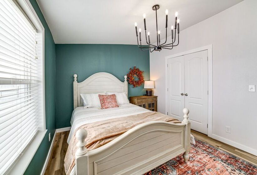 St Anthony Home W/ Horse Barn On 33 Acres!