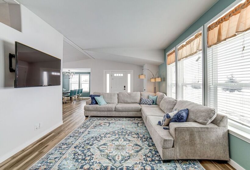 St Anthony Home W/ Horse Barn On 33 Acres!