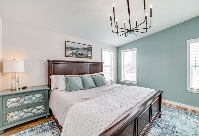 St Anthony Home W/ Horse Barn On 33 Acres!