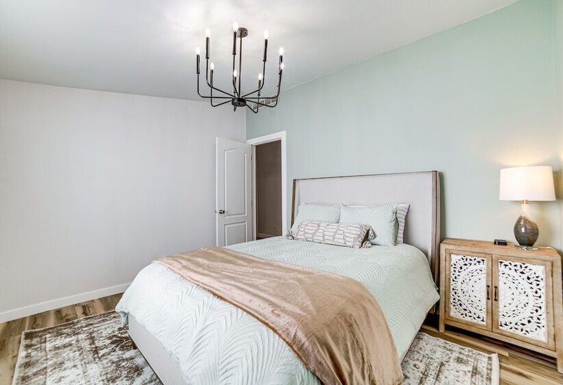 St Anthony Home W/ Horse Barn On 33 Acres!