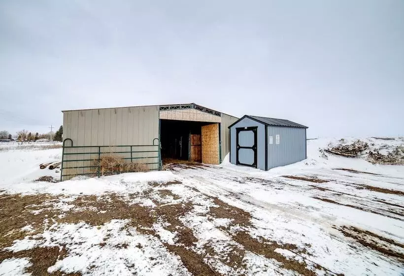St Anthony Home W/ Horse Barn On 33 Acres!
