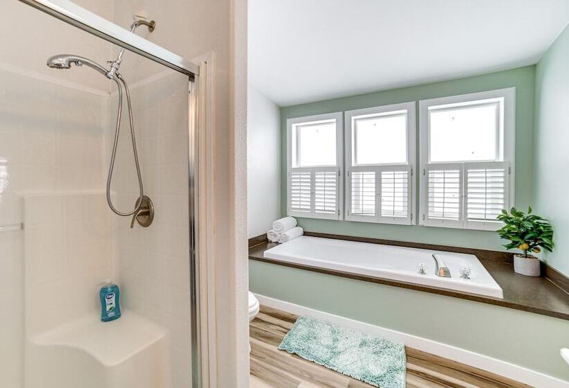 St Anthony Home W/ Horse Barn On 33 Acres!