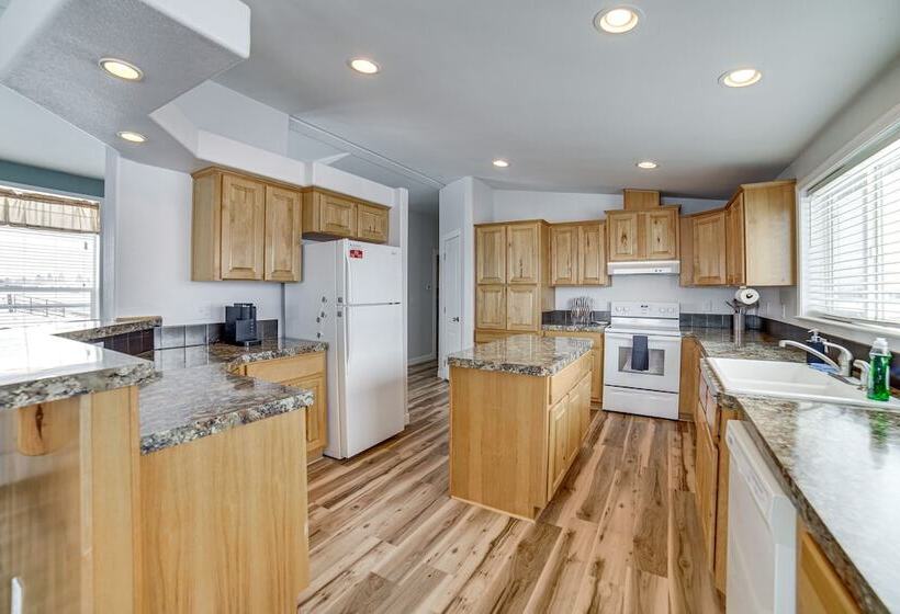 St Anthony Home W/ Horse Barn On 33 Acres!