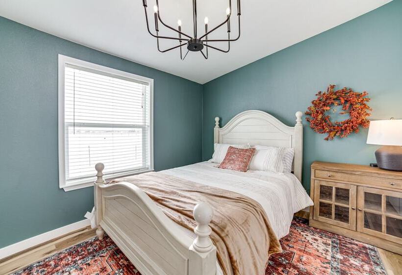 St Anthony Home W/ Horse Barn On 33 Acres!