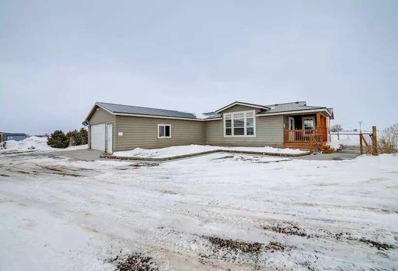 St Anthony Home W/ Horse Barn On 33 Acres!