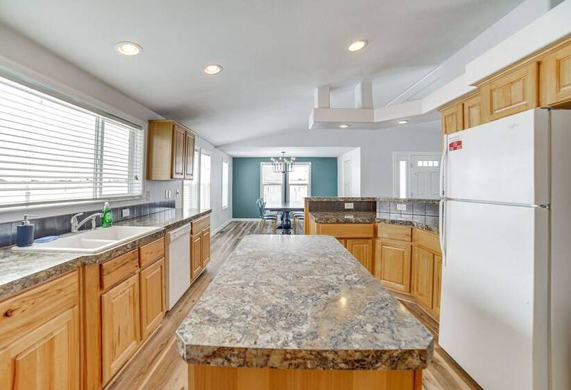 St Anthony Home W/ Horse Barn On 33 Acres!