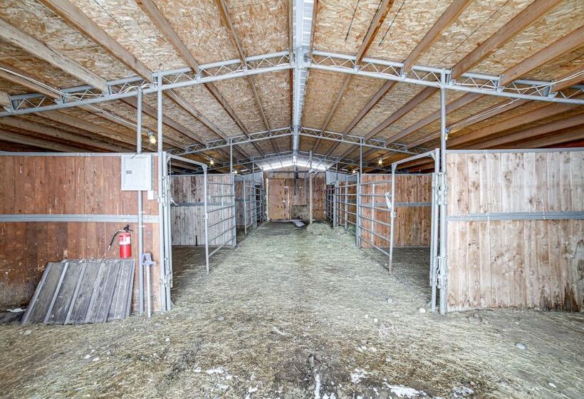 St Anthony Home W/ Horse Barn On 33 Acres!