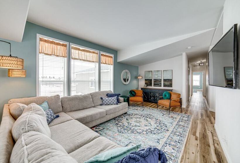 St Anthony Home W/ Horse Barn On 33 Acres!