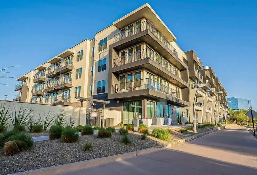 Two Modern Cozysuites At Town Lake