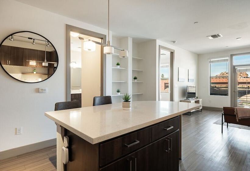 Two Modern Cozysuites At Town Lake