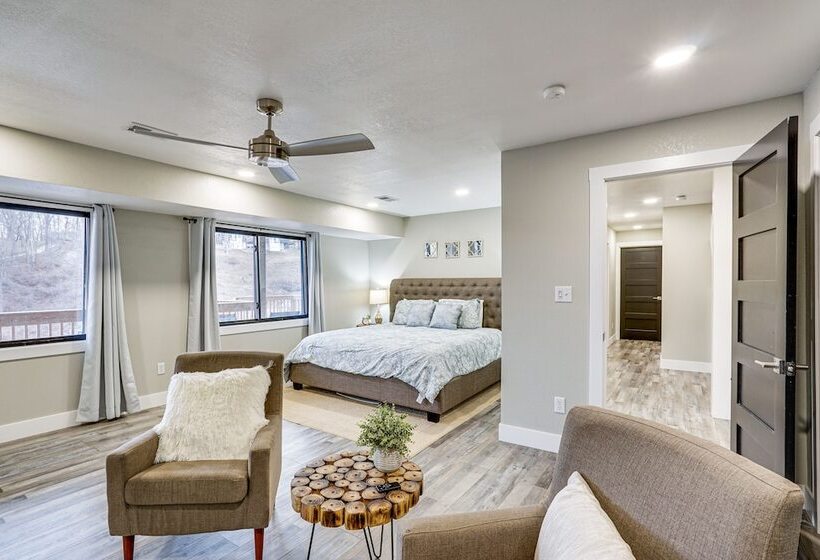 Boat Dock: Waterfront Lake Of The Ozarks Home