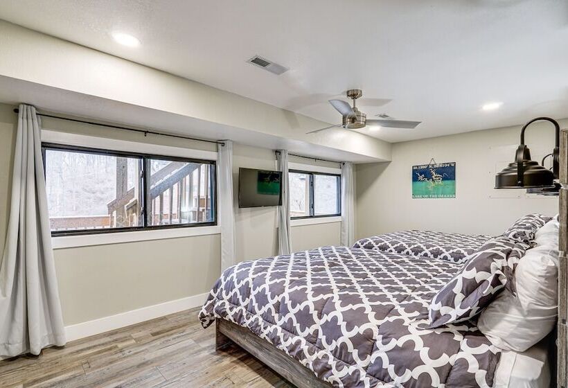 Boat Dock: Waterfront Lake Of The Ozarks Home