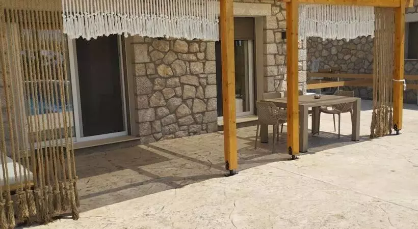 Zephyros Villas   Agios Nikitas