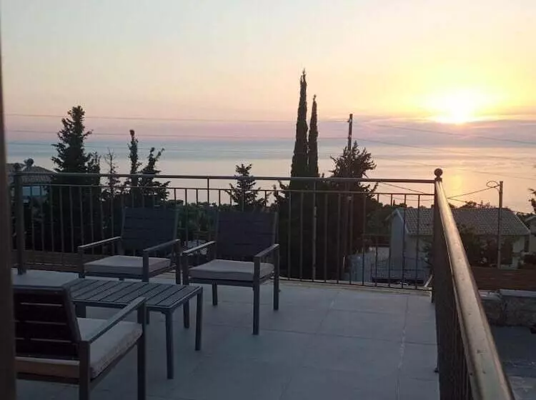 Zephyros Villas   Agios Nikitas
