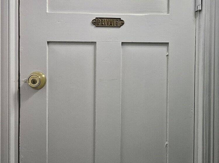 مبيت وإفطار Starrett House