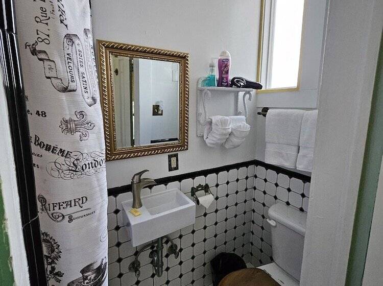 مبيت وإفطار Starrett House