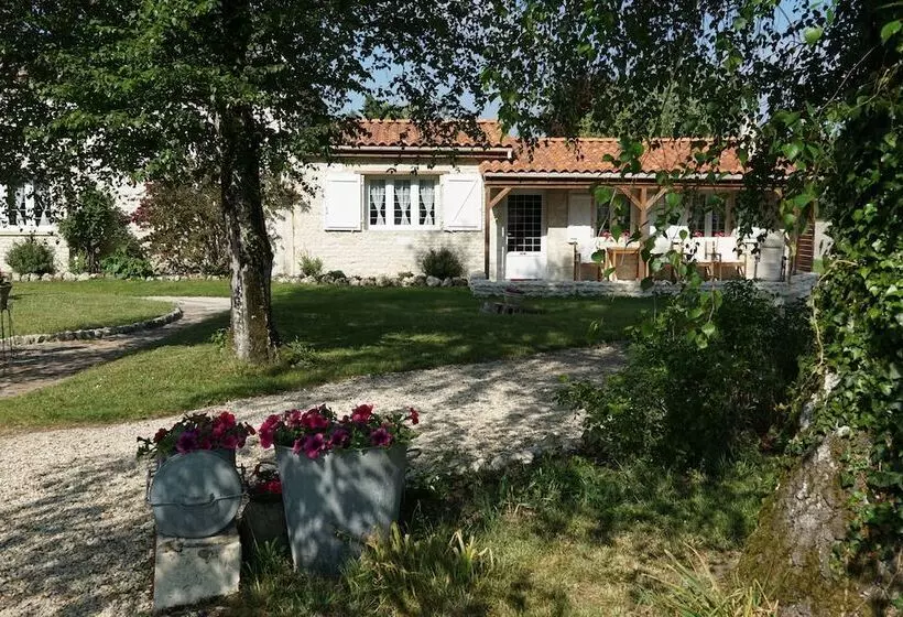 Aamiaismajoitus (B&B) Chambres D Hôtes Le Chemin