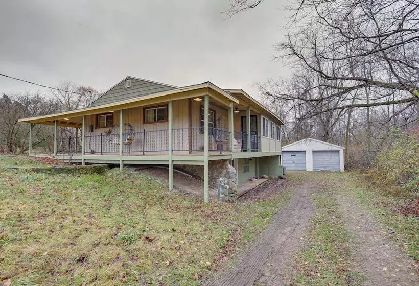 6 Mi To Lake Michigan: Coloma Farmhouse