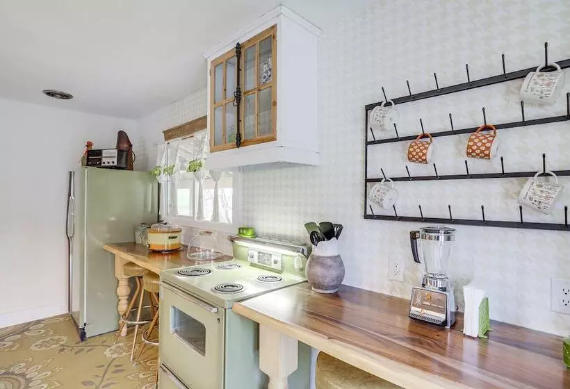 6 Mi To Lake Michigan: Coloma Farmhouse