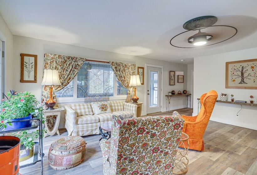 6 Mi To Lake Michigan: Coloma Farmhouse