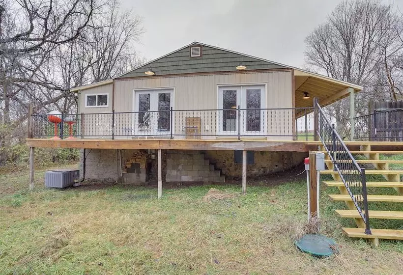 6 Mi To Lake Michigan: Coloma Farmhouse