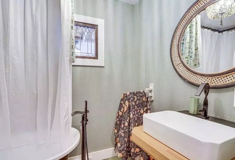 6 Mi To Lake Michigan: Coloma Farmhouse