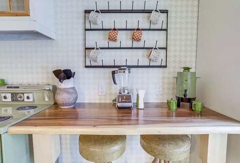 6 Mi To Lake Michigan: Coloma Farmhouse