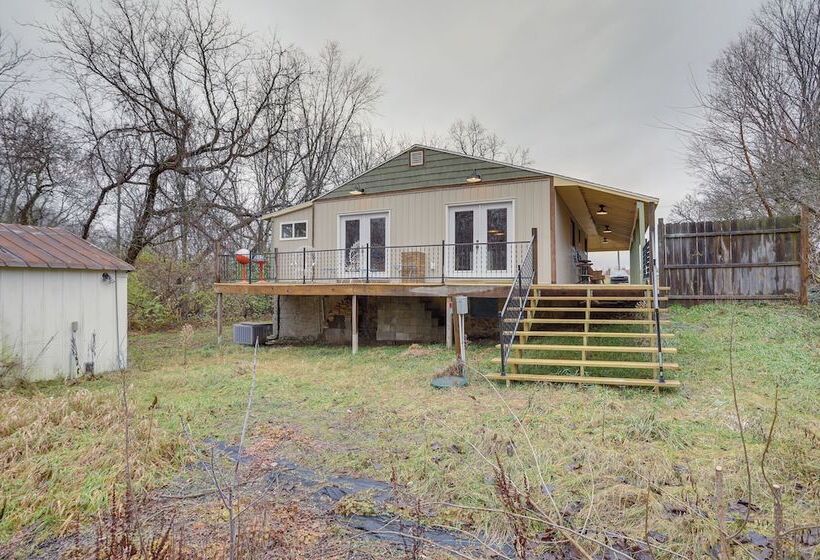6 Mi To Lake Michigan: Coloma Farmhouse