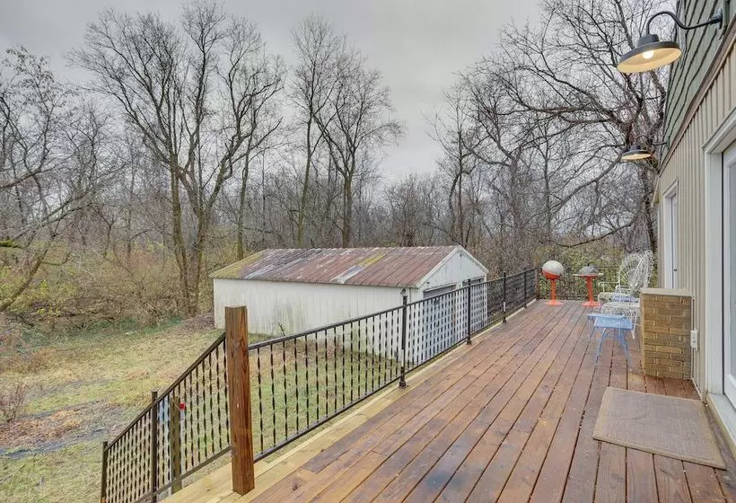 6 Mi To Lake Michigan: Coloma Farmhouse