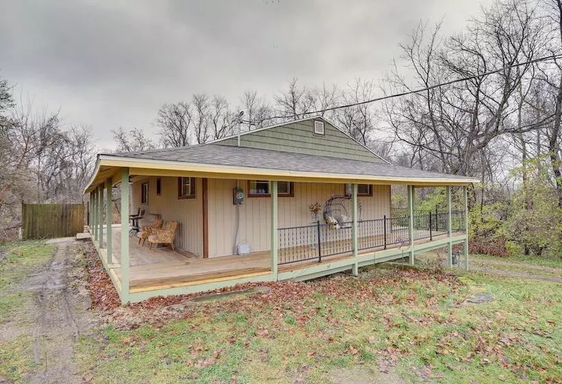 6 Mi To Lake Michigan: Coloma Farmhouse