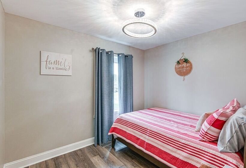 Family Friendly Home W/ Yard: 27 Mi To Nashville!