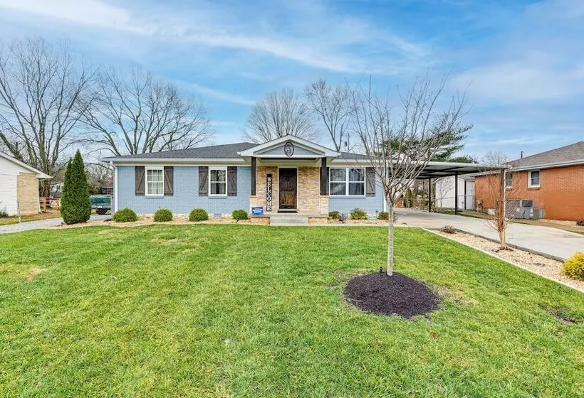 Family Friendly Home W/ Yard: 27 Mi To Nashville!