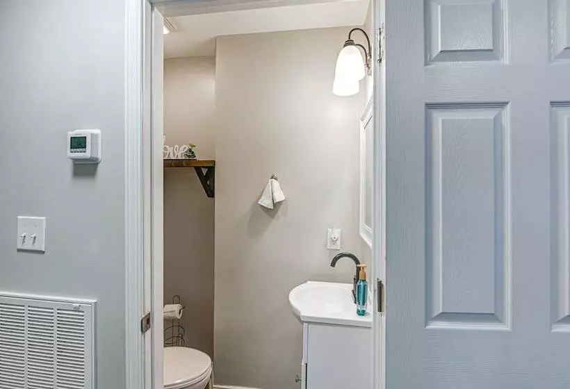 Family Friendly Home W/ Yard: 27 Mi To Nashville!