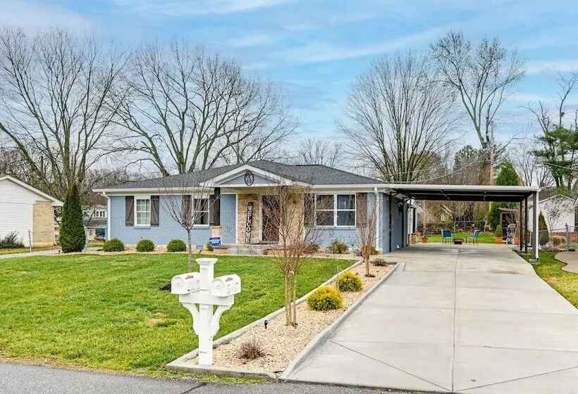 Family Friendly Home W/ Yard: 27 Mi To Nashville!