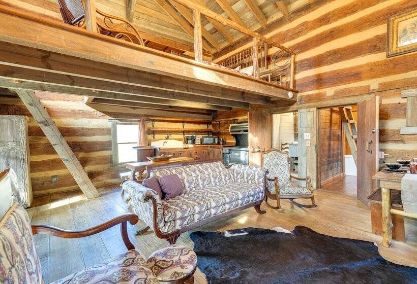 Historic Jonesborough Cabin W/ Fire Pit & Grill!