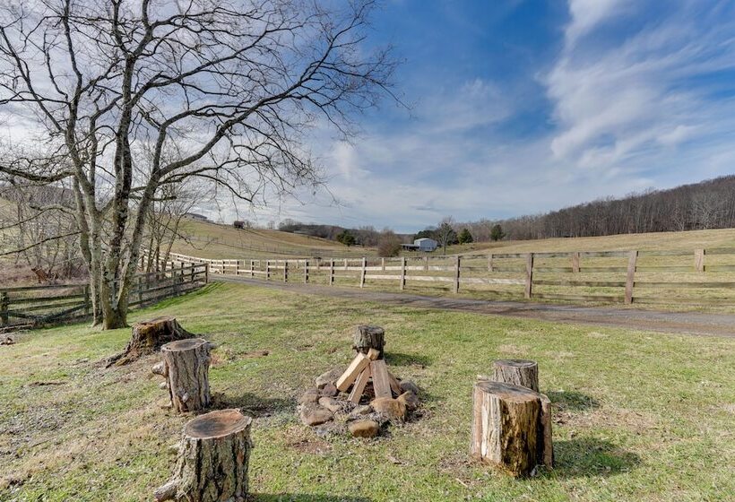 Historic Jonesborough Cabin W/ Fire Pit & Grill!