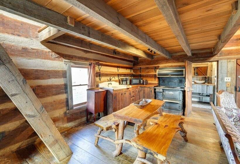 Historic Jonesborough Cabin W/ Fire Pit & Grill!