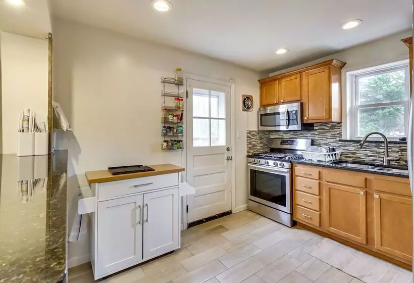 Maryland Home W/ Deck: 8 Mi To Washington, Dc