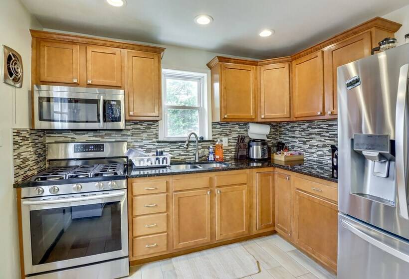 Maryland Home W/ Deck: 8 Mi To Washington, Dc