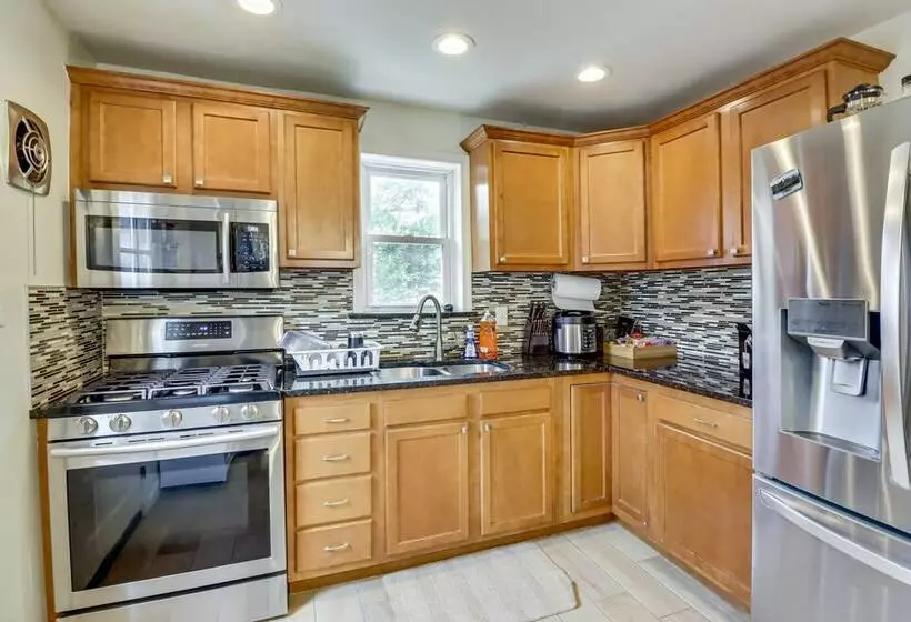 Maryland Home W/ Deck: 8 Mi To Washington, Dc