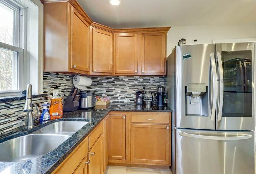 Maryland Home W/ Deck: 8 Mi To Washington, Dc