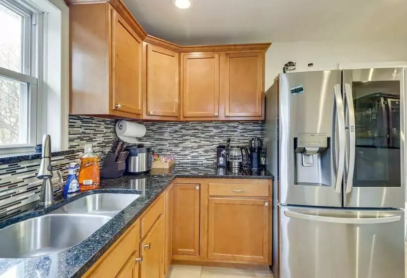 Maryland Home W/ Deck: 8 Mi To Washington, Dc